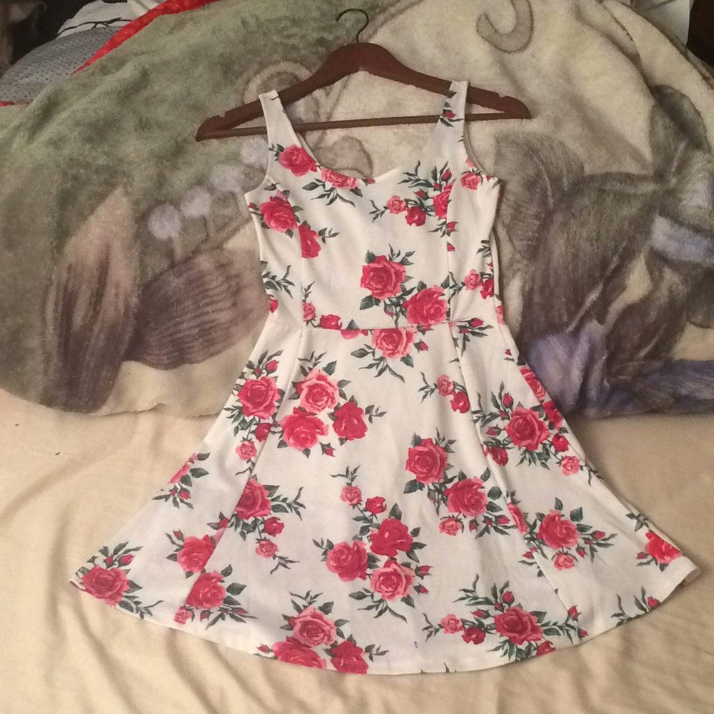 NWOT- H&M Floral Dress